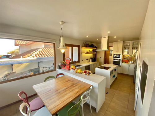 Dos Casas, Una Grande Familiar Y Otra Ideal Para Los Abuelos