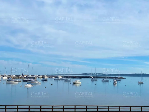 Excelente Apartamento Con Vista Al Mar Frente Al Puerto