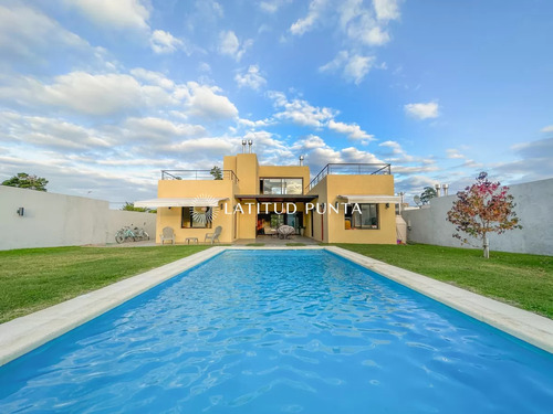 Casa Con Vista A Laguna Del Diario, 3 Dormitorios Más Dependencia Y Piscina