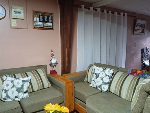 Casa En Venta De 4 Dorm. En Estación Central