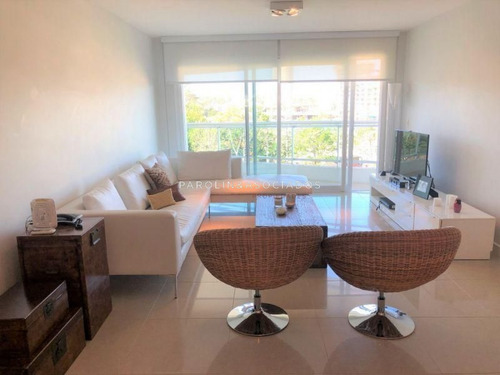 Departamento De 2 Dormitorios En Torre Aquarela, Mansa, Punta Del Este-ref:278