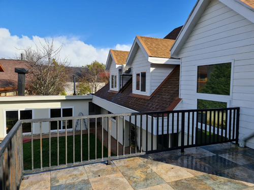Casa De 180 M2, 6 D 6 B, Dos Pisos, Isla Teja , Valdivia