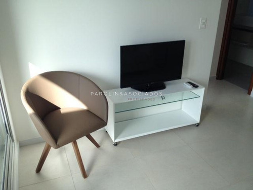 Apartamento En Alquiler Anual Con Parrillero Propio, Zona De Península - Ref: 3843