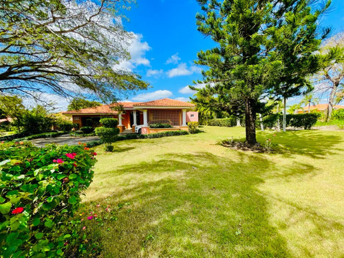 Villa Casa En Venta En Guavaberry, Juan Dolio, San Pedro De Macoris 