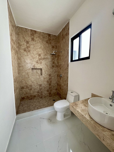Casa En Venta En Morera, Cholul, De 4 Habitaciones Con Alberca
