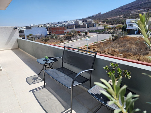 Casa En Venta Con Espacios Amplios (trato Directo)