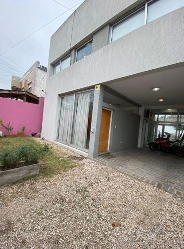 Imagen 3 de 30 de Casa Venta 3 Dormitorios ,3 Baños Y Pileta - Terreno 10 X 30 Mts - 300 Mts 2- San Carlos