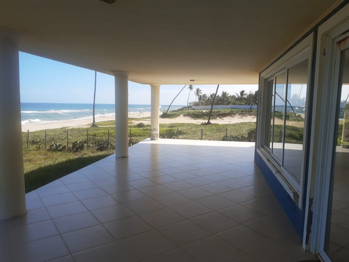 Imagem 11 de 25 de Oportunidade! Casa Com 4 Suítes Frente Mar Em Arembepe - Cv17a03 - 70672175