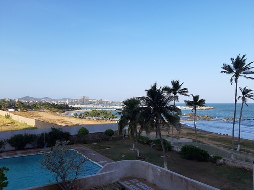 Imagen 9 de 13 de En Costa Azul Se Presenta Una Potencial Oportunidad De Un Apartamento Con Vista Y Salida Directa Al Mar.
