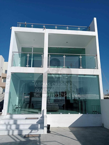 Casa Frente A La Playa Con Casa Para Huespedes.