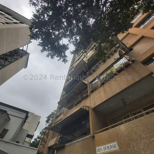 Venta Acogedor Y Céntrico Apartamento En Chacao. 24-18284 Fg