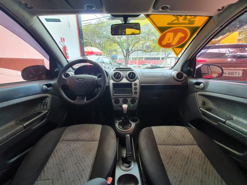 Imagem 10 de 15 de Ford Fiesta 1.0 Flex