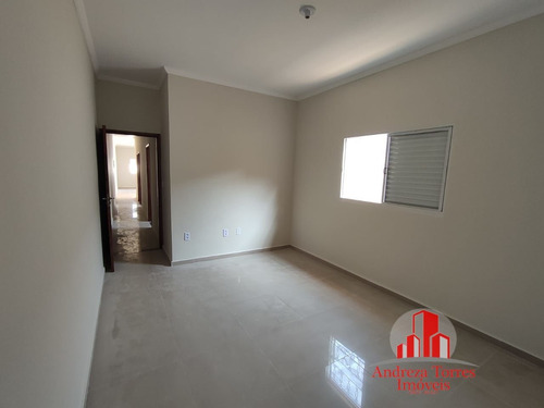 Casa À Venda No Bairro Piracangaguá - Taubaté/sp - 764