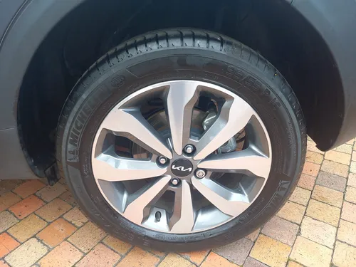 Kia Stonic 1.0 Vibrant MT HIBRIDO