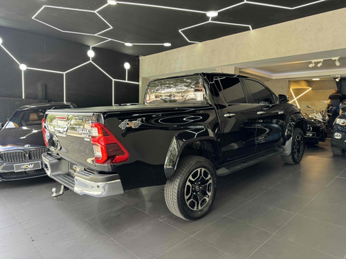 Toyota Hilux 2.8 D-4D TURBO DIESEL CD SRX PLUS 4X4 AUTOMÁTICO