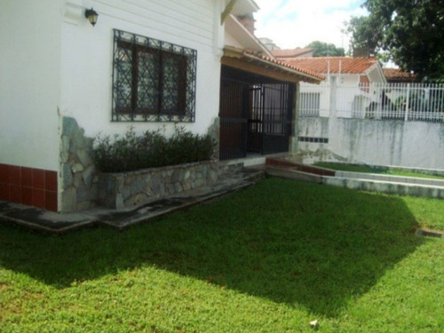 Tu Próximo Hogar Te Espera En Santa Mónica! Descubre Esta Espaciosa Casa De 500 M² Donde La Comodidad Y La Amplitud Se Fusionan. Ideal Para Crear Momentos Inolvidables. (cliente Directo) Fed