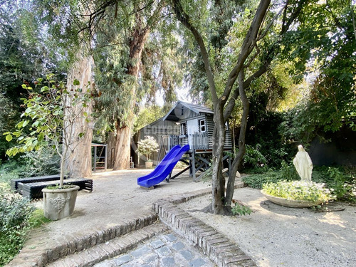 Casa En Venta De 5 Dorm.la Dehesa Lo Barnechea