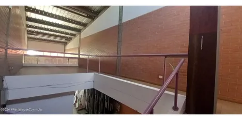 Comercial En San Cristobal Norte Rah Co: 25-525