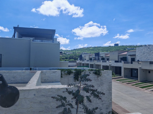 Ubicación Privilegiada En El Municipio De Corregidora Cercano A El Santuario De Schoesntantt, Casas Nuevas Con Magnificas Amenidades. Hay 3 Modelos Con Iluminacion Y Funcionalidad Aprovechado Cada E