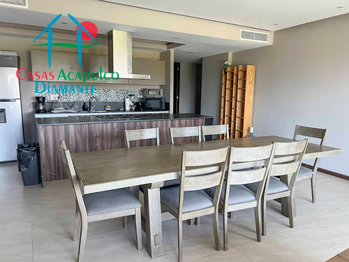 Cad La Isla Emerald I4. En Condominio De Playa. Con Terraza Y Vista A Las Áreas Comunes