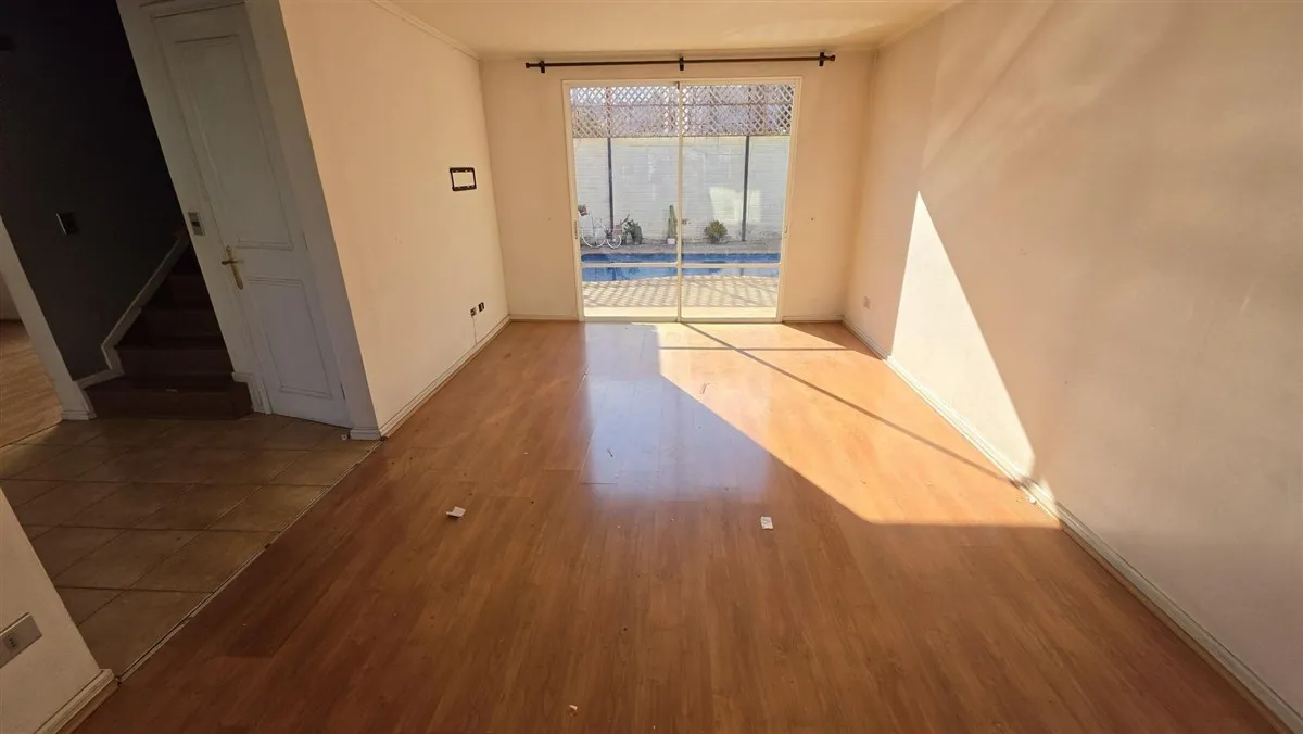 Amplia Y Hermosa Casa En Condominio De 5d / 3b. En Peñalolén