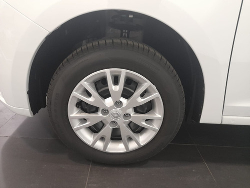 Imagen 13 de 17 de Renault Logan Ph2 Zen 1.6 (cp)