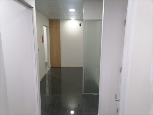 Local Comercial Edificio Medico Alcantara 70 Mt2