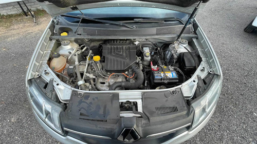 Imagen 5 de 13 de Renault Logan 1.6 Expression 85cv Nac 2017