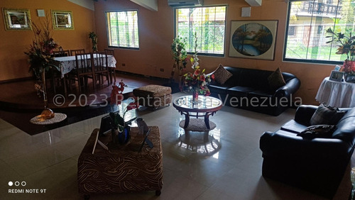 Hermosa Casa, Con Amplios Y Bellos Espacios Destinados A La Recreacion 23-31300 Eloisa Mejia