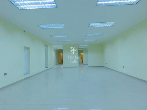Amplio Local Comercial En Arriendo