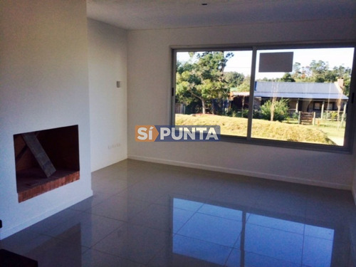 Imagen 2 de 3 de Casa En Venta!