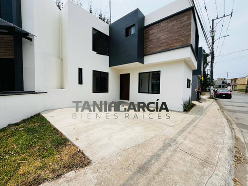 Vendo Casa Nueva, Moderna En Fortín, Con Doble Cochera.