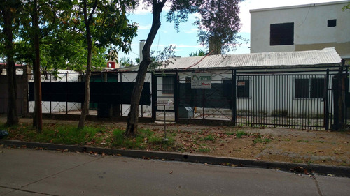 Casa C/ Lote En Esq.sobre Estanzuela Del Rey Al100, Banfield