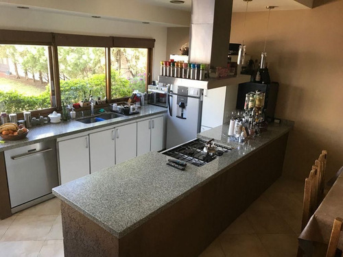 Imagen 4 de 30 de Hermosa Casa De 3 Ambientes Con Jardín Y Piscina En Venta - Turdera