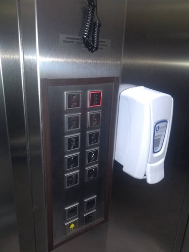 Imagem 2 de 2 de Protetor De Botoeiras De Elevador Interno Grande