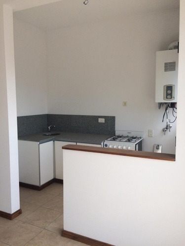 Imagen 3 de 7 de Departamento De 2 Ambientes Con Balcon En Venta - Moron Norte