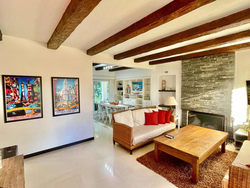 Imagen 2 de 16 de Playa Mansa Parada 11. Casa Impecable, Cómoda Y Segura. A Media Cuadra De La Rambla. Consulte Disponibilidad