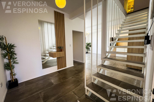 Casa En Venta De Cuatros Ambientes - Haedo Sur