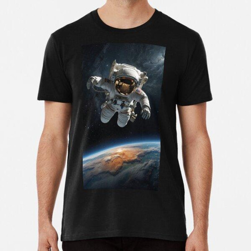 Remera Un Astronauta Flotando En El Espacio. Algodon Premium