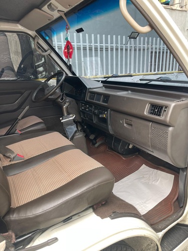 Mitsubishi L300