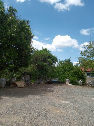 Vendo Enorme Casa De Dos Nivel En Santiago A Una Esquina De La Circunvalación Norte, República Dominicana