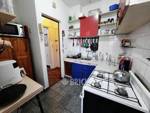 Hipolito Yrigoyen Al 2900 - Impecable Todo Sol Todo Externo