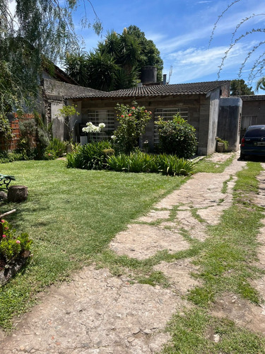 Casa En Venta De 4 Ambientes En Luis Guillon  