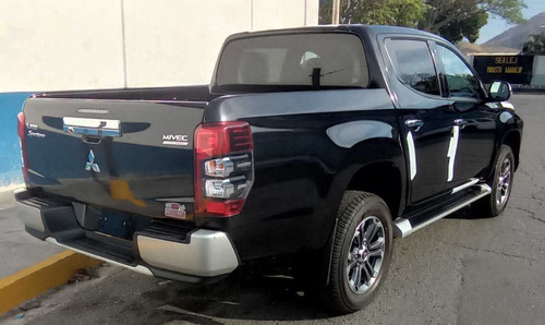 Imagen 3 de 10 de Mitsubishi L200 Sportero