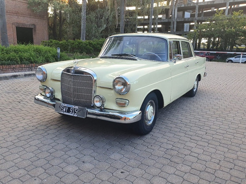 Mercedes-benz 200 (w110)