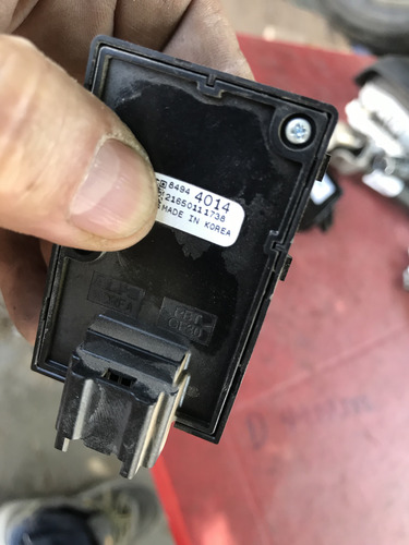 84944014 Botón De Movimiento Columna Chevrolet Bodega 3 (Usado)