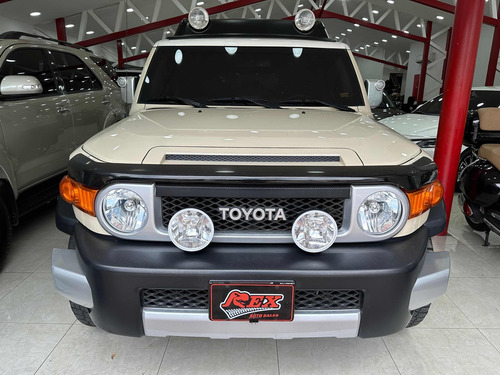 Imagen 2 de 12 de Toyota Fj .