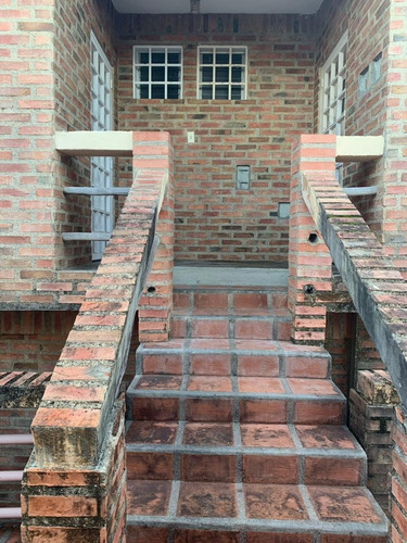 Se Vende Amplia Casa De Playa 1048m² T Y 300m² C-6h+6b+10p-chirimena / Brion-eg