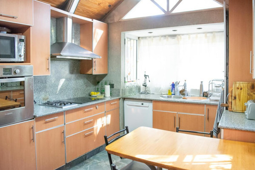 Imagen 6 de 30 de Hermoso Chalet De 6 Amb - San Isidro