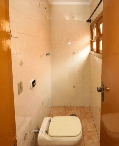 Vendo Casa Assobradada Com Planta Moderna, Com Iluminação Natural, Arejada E Aceita Financiamento Bancário.
